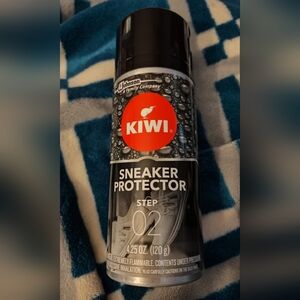 NEW! KIWI Step 02 Sneaker Protector 4.25oz
